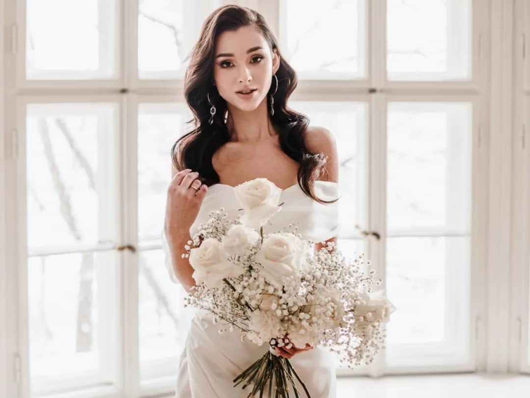 Jakie kolczyki do sukni ślubnej, aby wyglądać oszałamiająco?