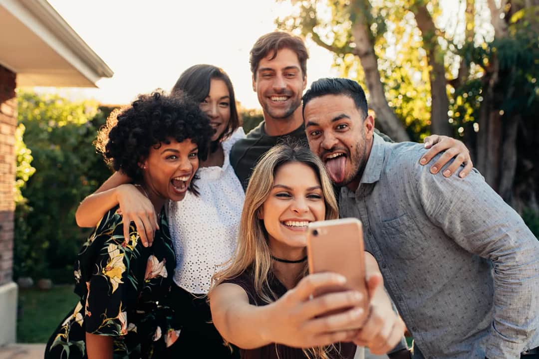 Co podać na parapetówkę? Proste i smaczne przekąski dla gości