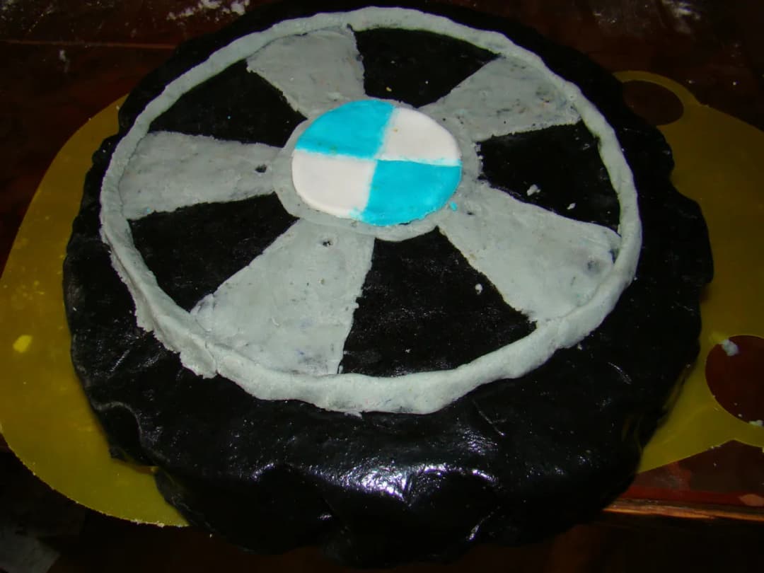 Jak zrobić tort opona - prosty przepis na efektowny deser