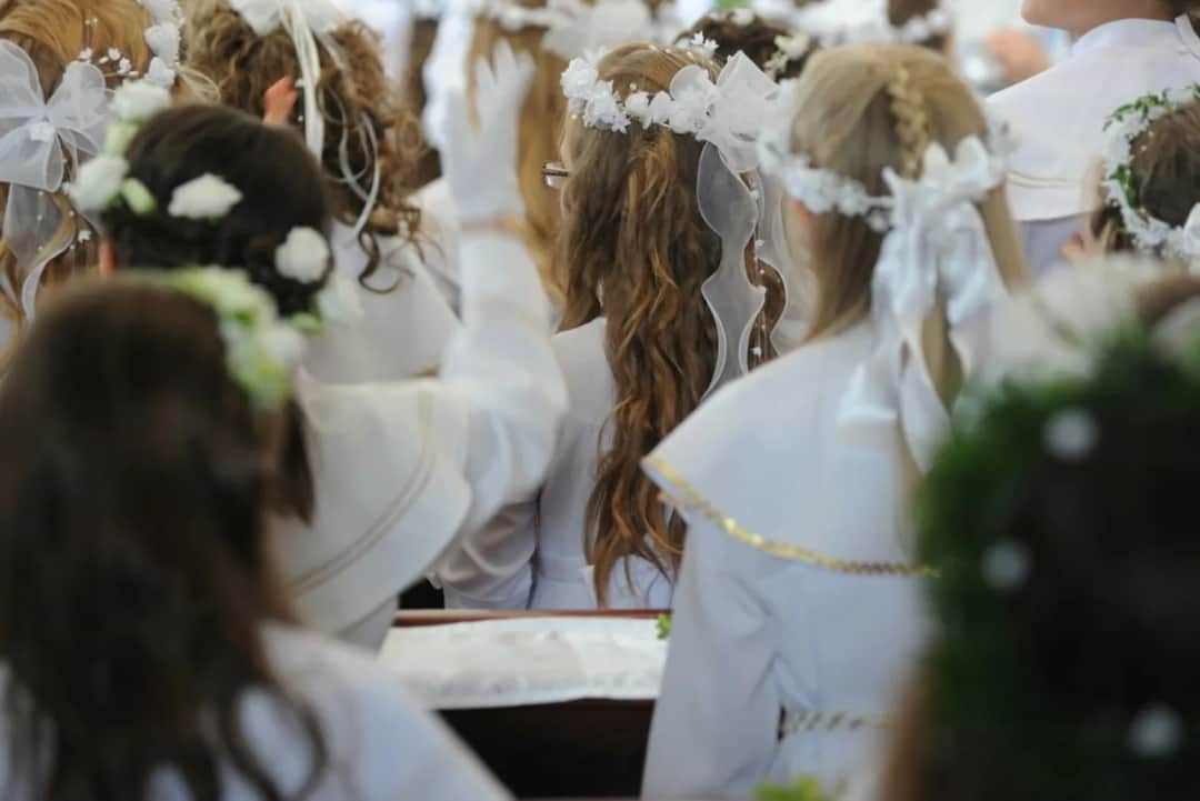 Ile dajemy na komunie? Sprawdź, by nie popełnić błędu finansowego