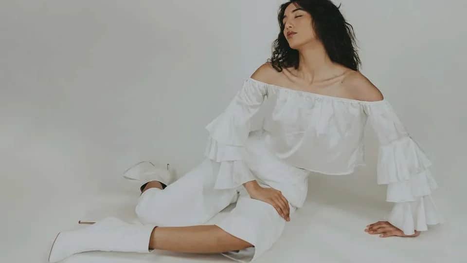 Czy wypada założyć białą sukienkę na wesele? Oto, co musisz wiedzieć