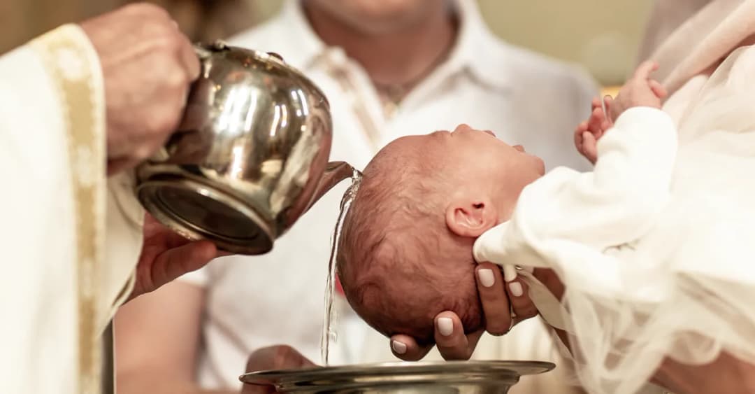 Ile dają na chrzciny? Poznaj typowe kwoty i zasady prezentów