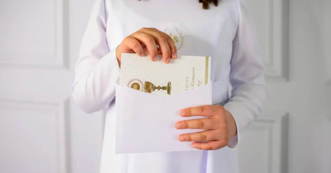 Ile do koperty na komunię? Oto kwoty, które warto włożyć