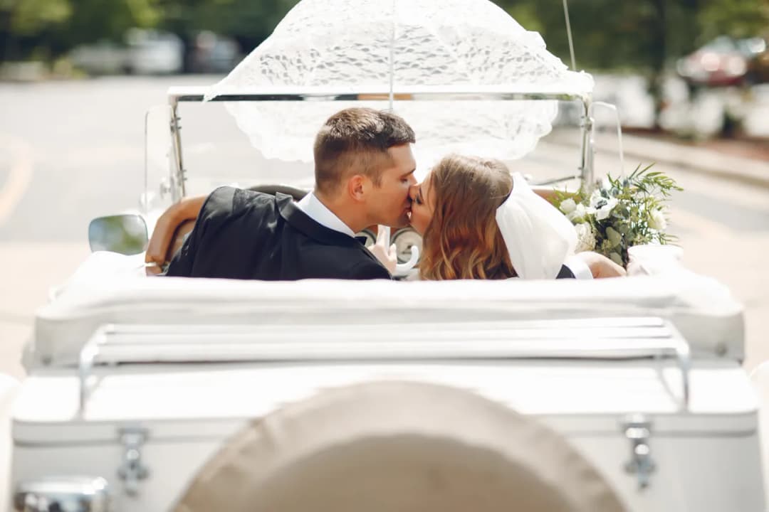 Jak ubrać samochód do ślubu: eleganckie dekoracje, które zachwycą