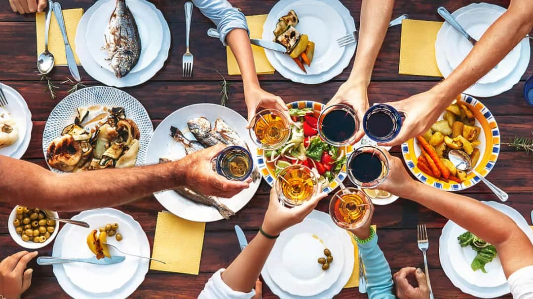 Jakie dania na chrzciny? Sprawdź tradycyjne potrawy, które zachwycą