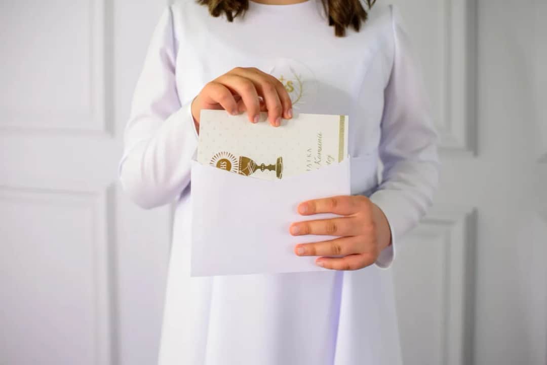 Ile dać na komunię 2025? Praktyczne widełki i zasady savoir-vivre