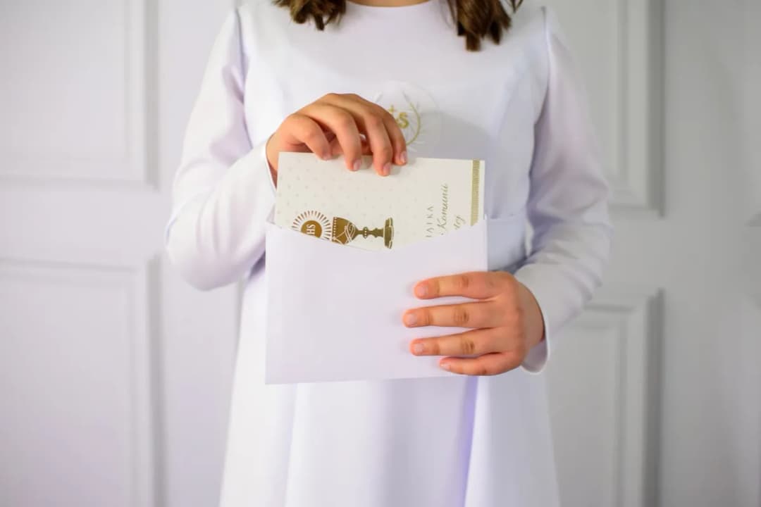 Ile dać na komunię 2025? Praktyczne widełki i zasady savoir-vivre