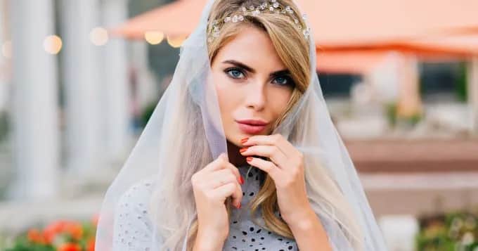 Woalka ślubna do jakiej sukni? Odkryj idealne style i błędy do uniknięcia
