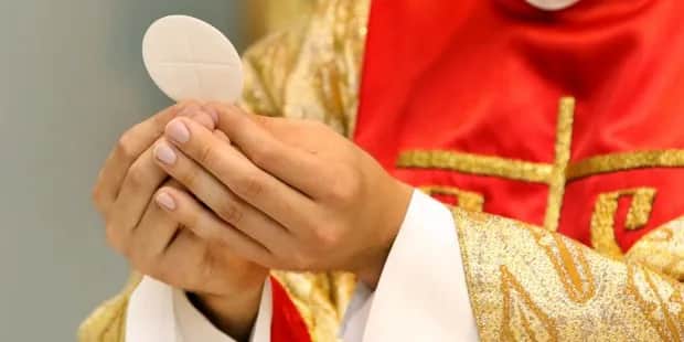 Kiedy nie można przyjąć Komunii? Poznaj kluczowe przyczyny i zasady